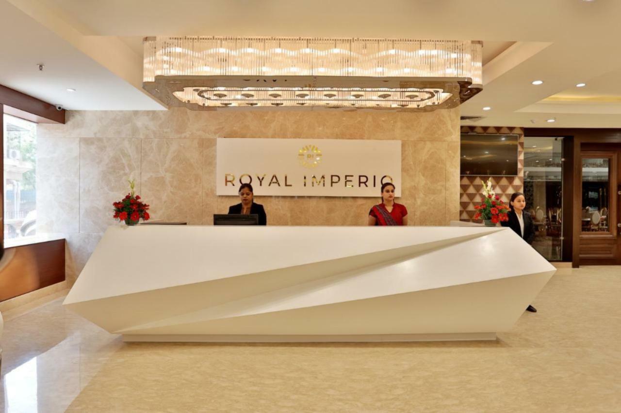 ホテル Royal Imperio ファリーダーバード エクステリア 写真