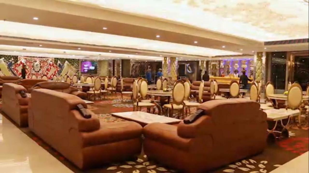 ホテル Royal Imperio ファリーダーバード エクステリア 写真